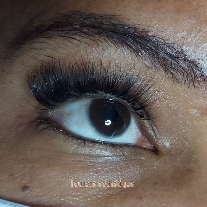 Pose de cils synthétiques Le Lamentin